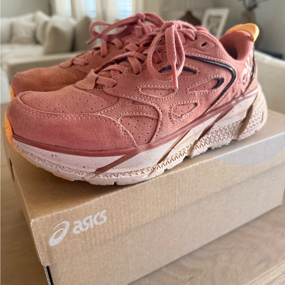 Women’s Hoka Clifton L Suede Sneaker 👟